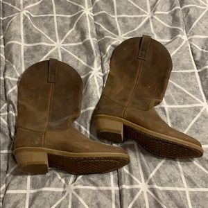 Women’s leather cowgirl boots